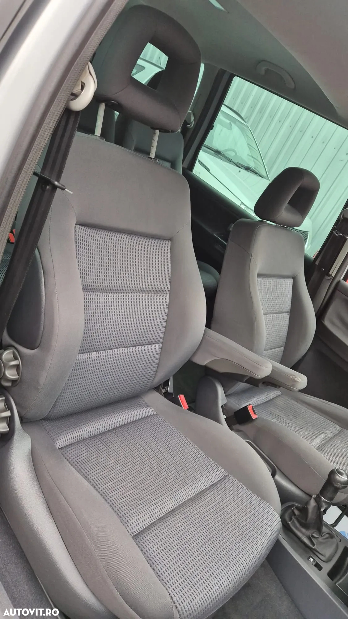 Volkswagen Sharan 1.9 TDI Comfortline Family - 9