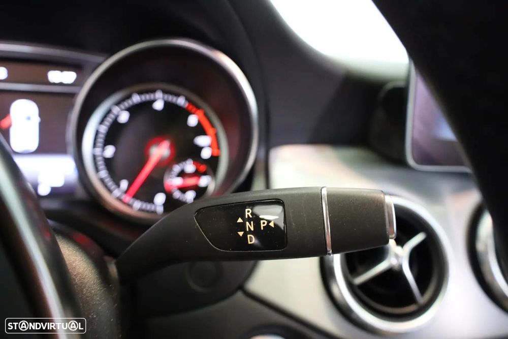 Mercedes-Benz CLA 200 d Shooting Brake AMG Line Aut. - 39
