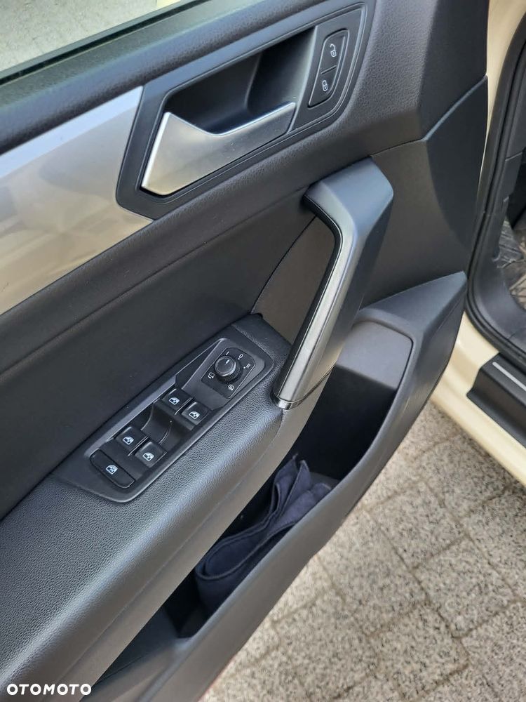 Volkswagen Touran - 6