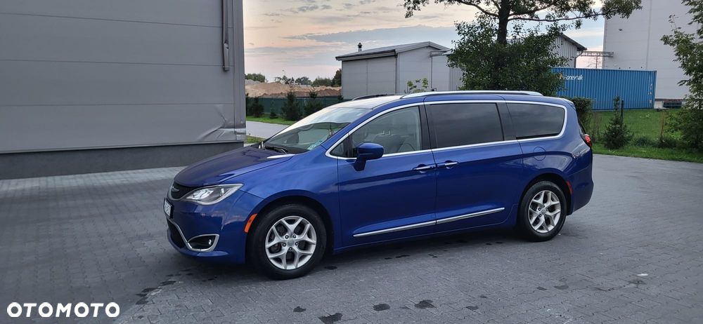 Chrysler Pacifica - 6