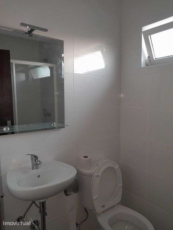 Arrendo Apartamento T2 FBº Frei Aleixo - Grande imagem: 5/12