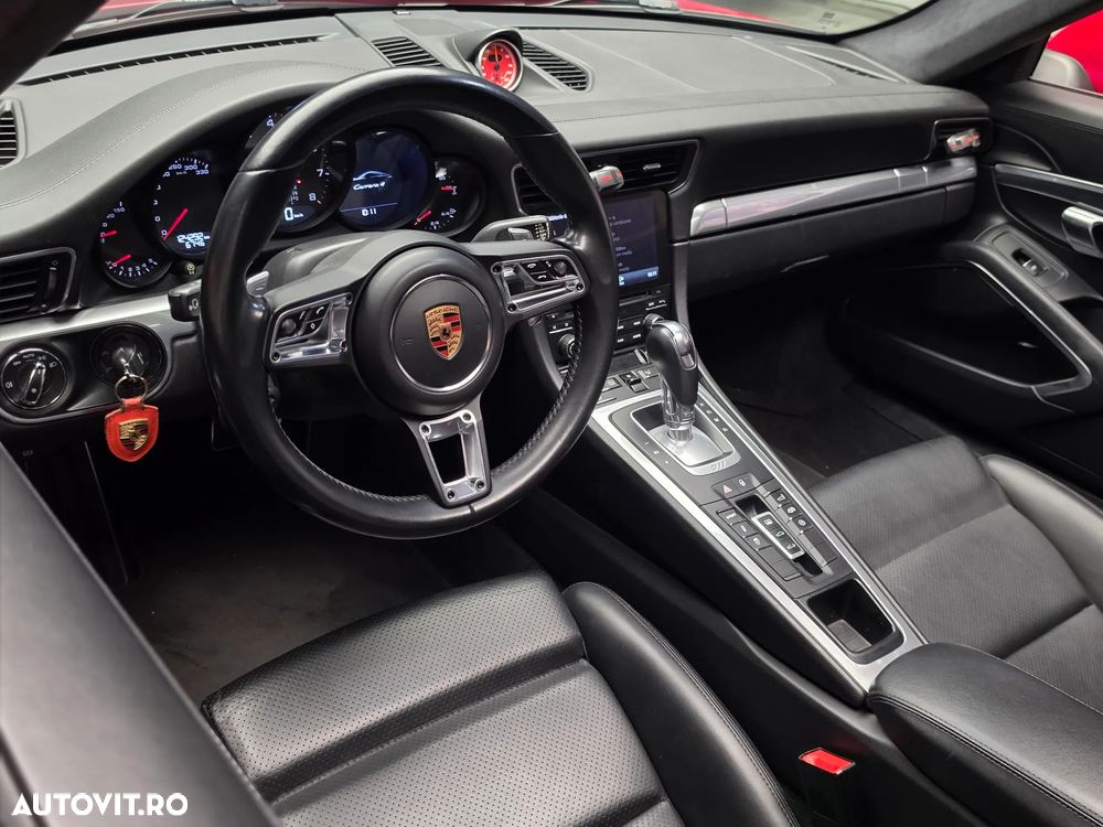 Porsche 911 Carrera 4 PDK - 9