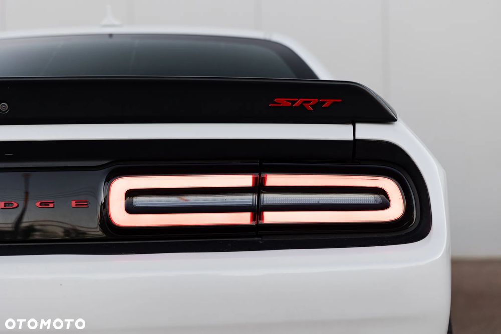 Dodge Challenger - 16