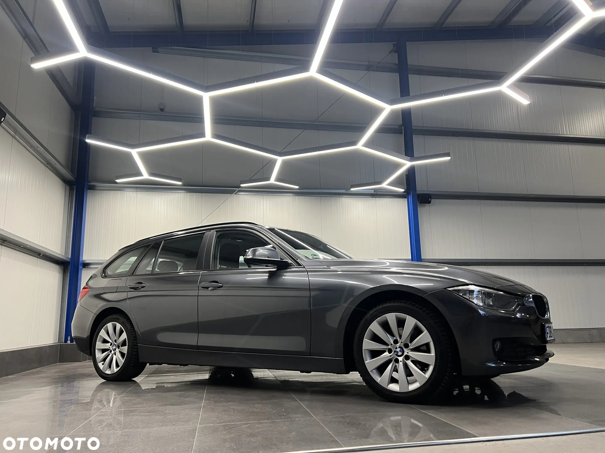 BMW Seria 3 318d DPF Touring - 8