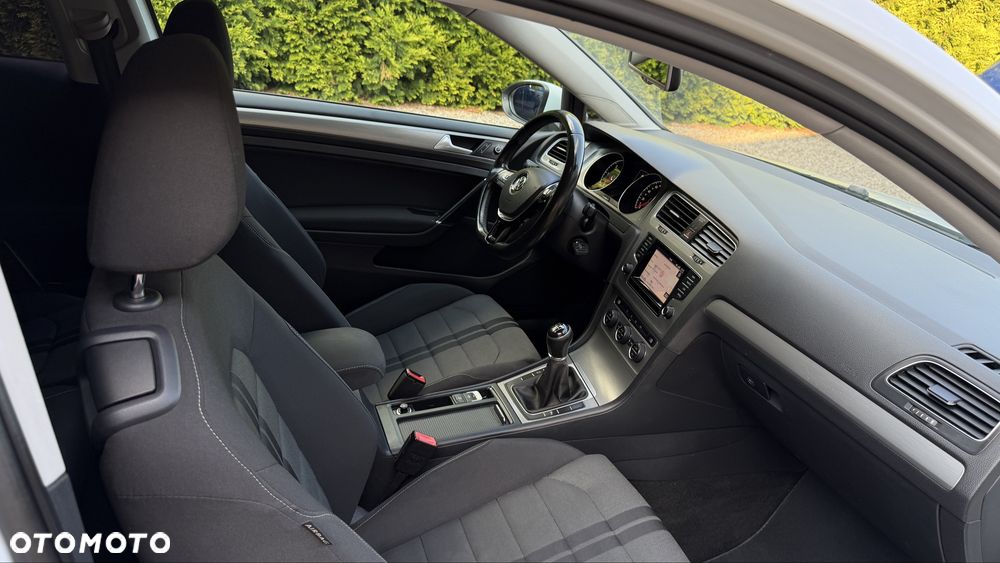 Volkswagen Golf - 6