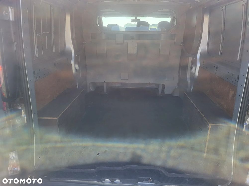 Opel Vivaro 2.5 CDTI L2H1 - 9