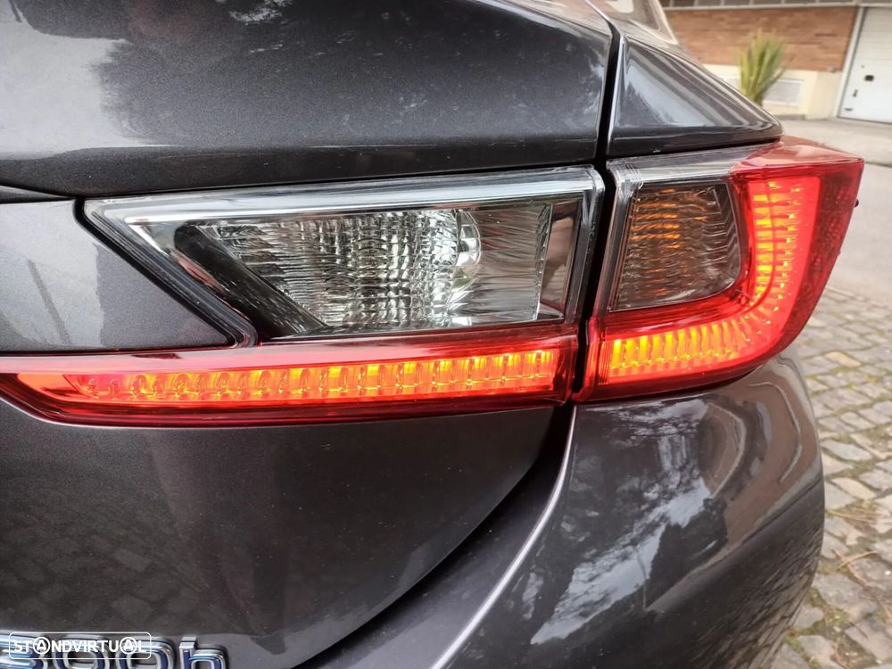 Lexus RC 300h F Sport - 13