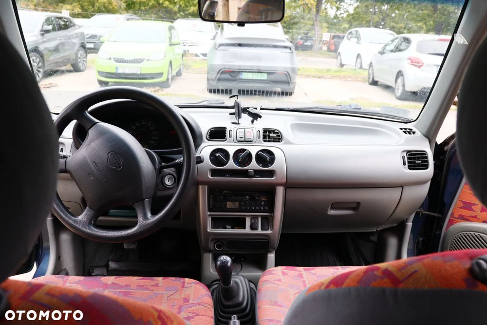 Nissan Micra 1.0 L - 19