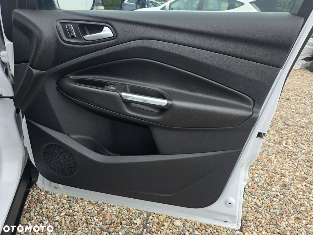 Ford Kuga 2.0 TDCi 2x4 Titanium - 25