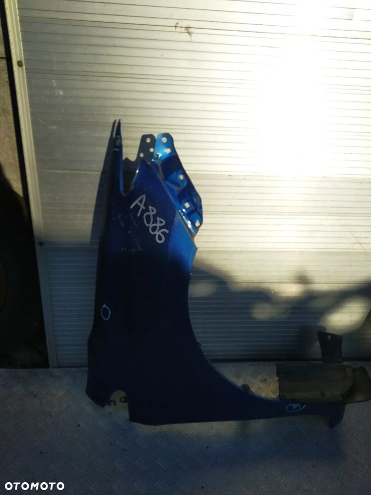 A886/A984/F953 TOYOTA AURIS 2012 II BŁOTNIK PRAWY - 1