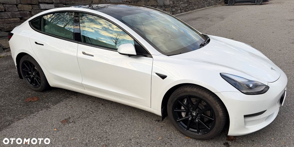 Tesla Model 3 - 4