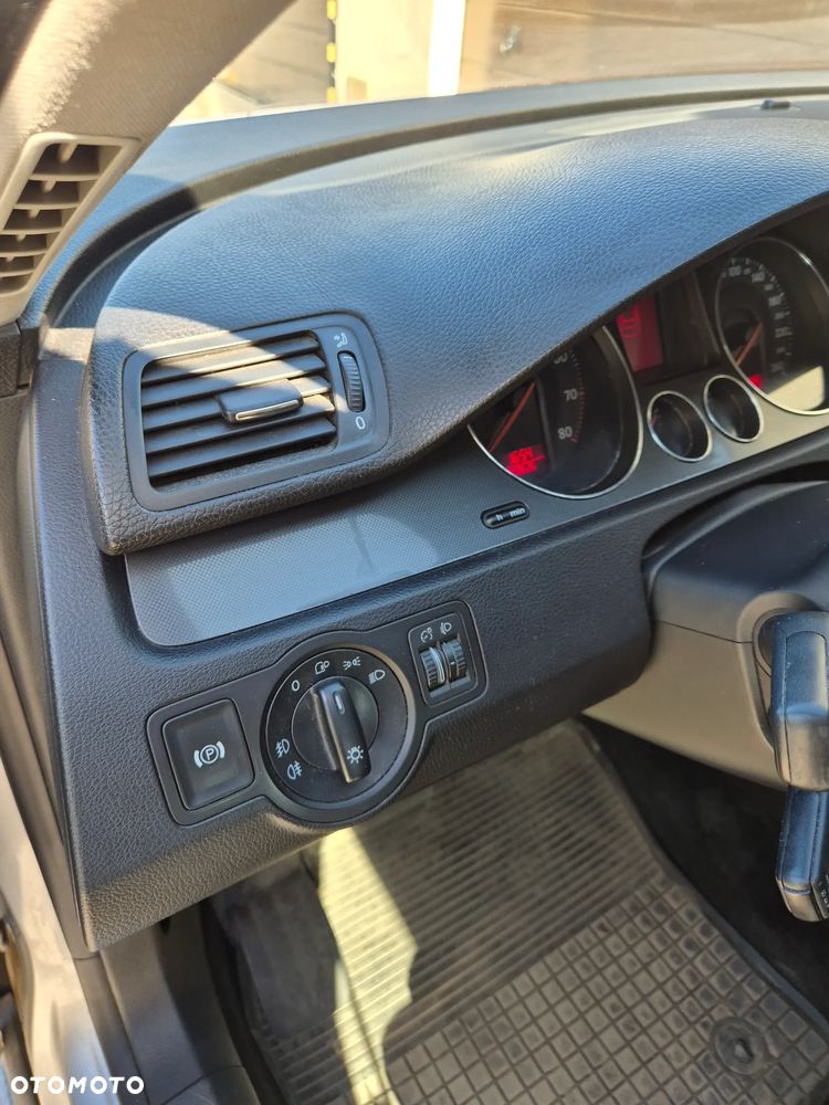 Volkswagen Passat - 8