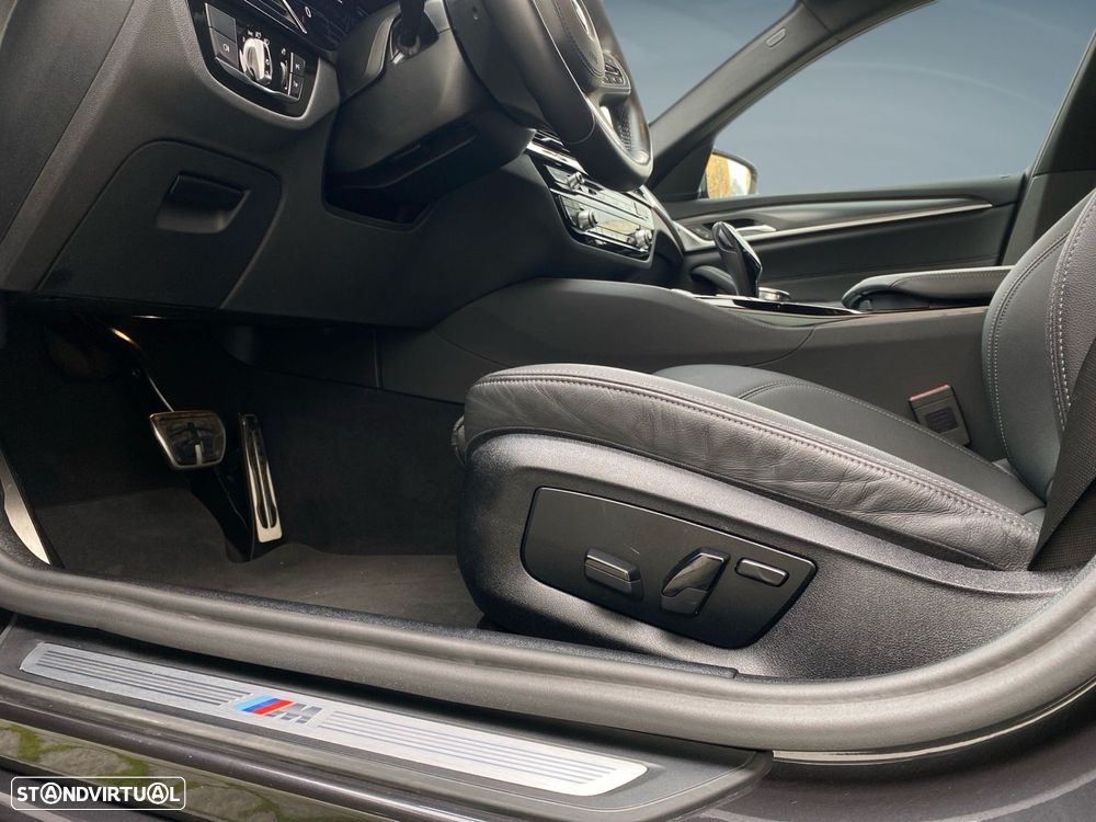 BMW 520 d Pack Desportivo M Auto — fotografia 16