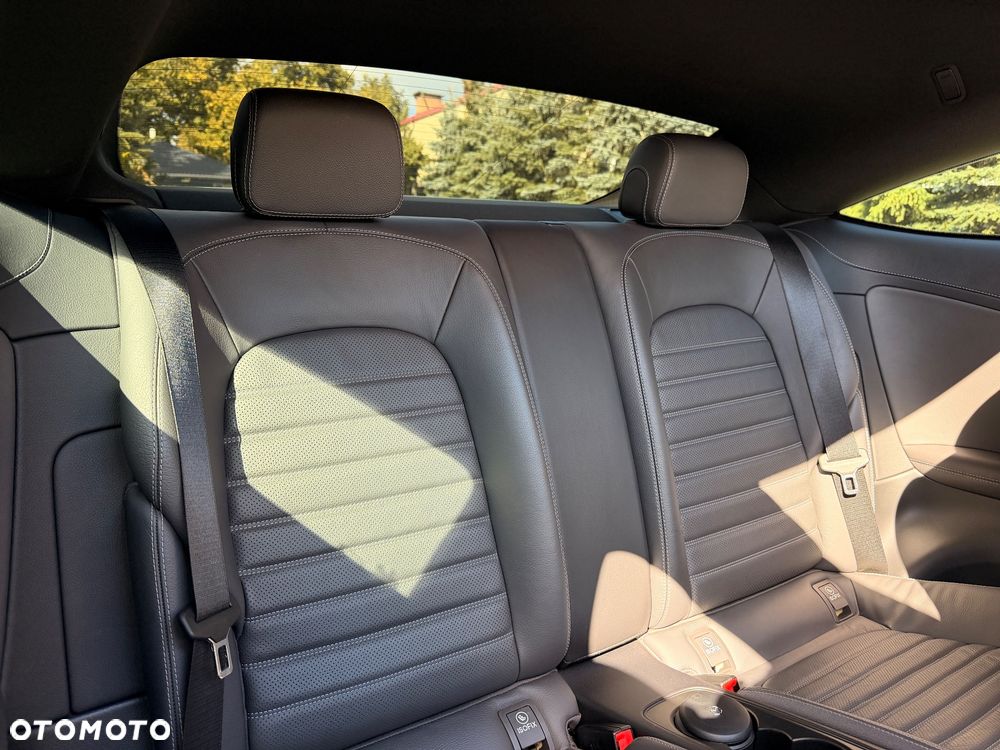 Mercedes-Benz Klasa C 300 9G-TRONIC - 25