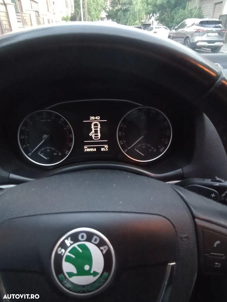 Skoda Octavia 2.0 TDI DPF DSG FAMILY - 4
