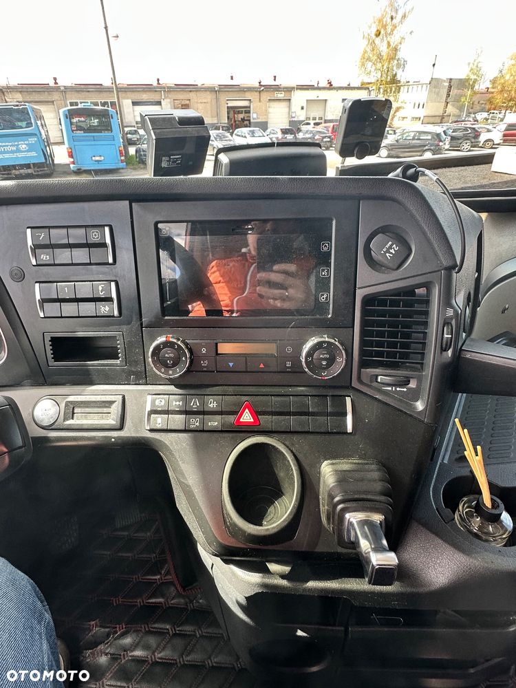 Mercedes-Benz Actros - 12