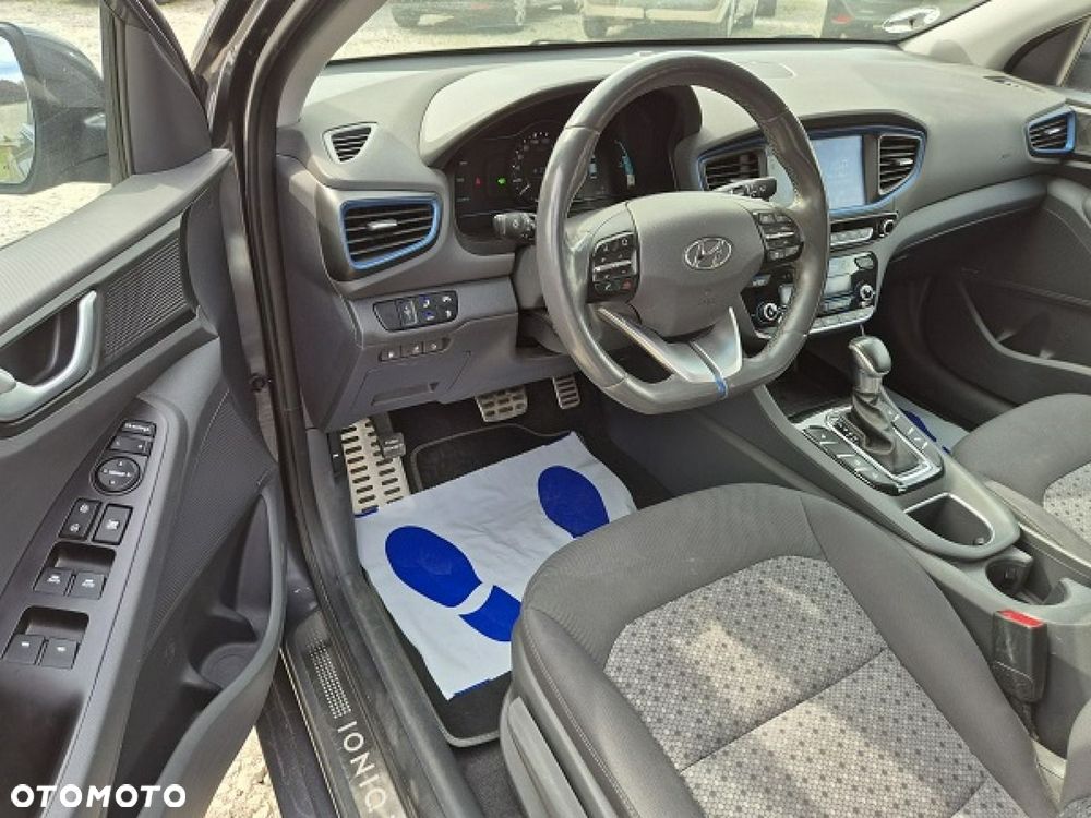 Hyundai IONIQ - 19