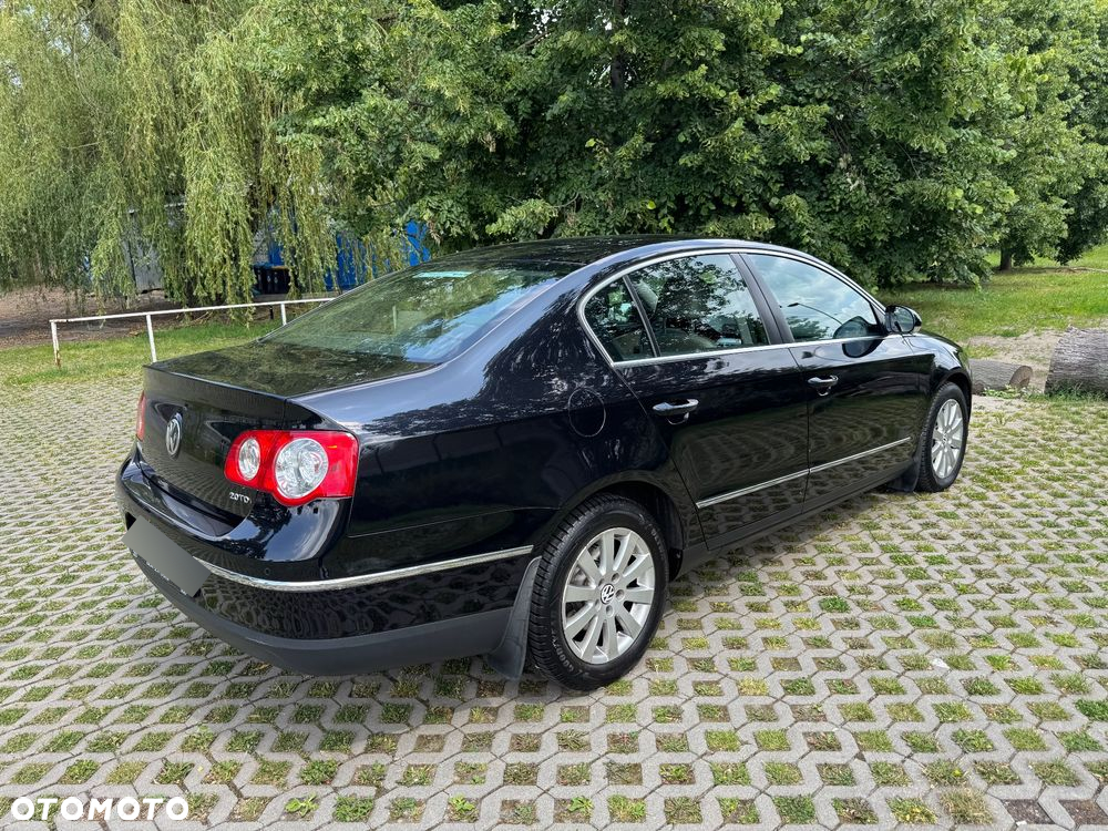 Volkswagen Passat 2.0 TDI DPF Highline - 13