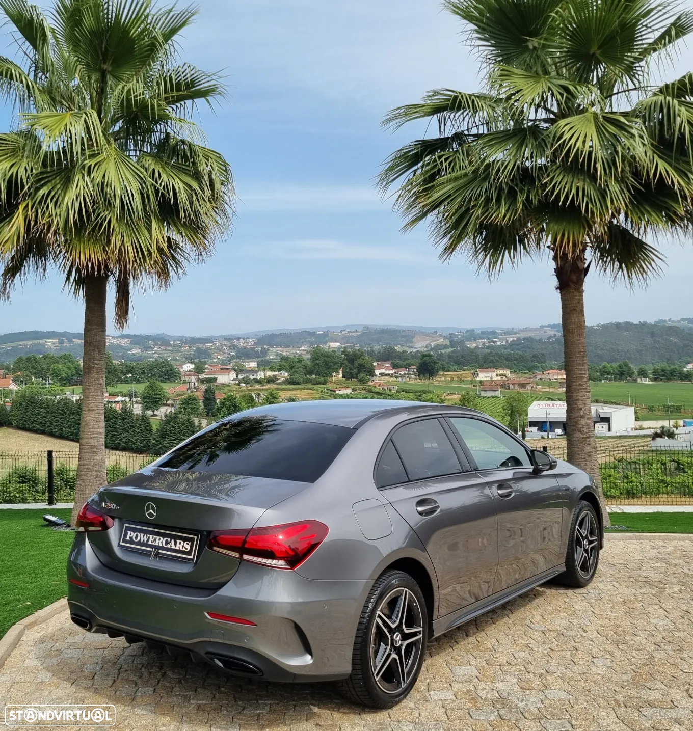 Mercedes-Benz A 250 Limousine e AMG Line - 13