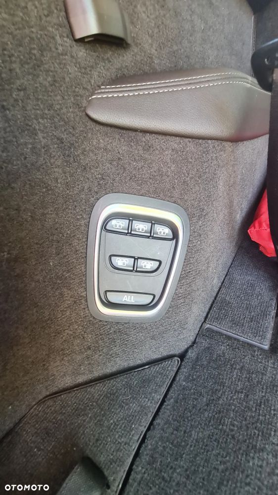 Renault Espace 1.6 dCi Energy Initiale Paris EDC 7os - 26