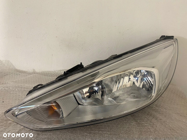 Ford Focus mk3 lift lampa przód lewa zwykła led cała