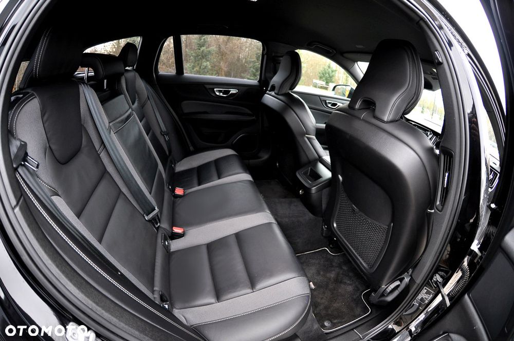 Volvo V60 T4 Geartronic R-Design - 29