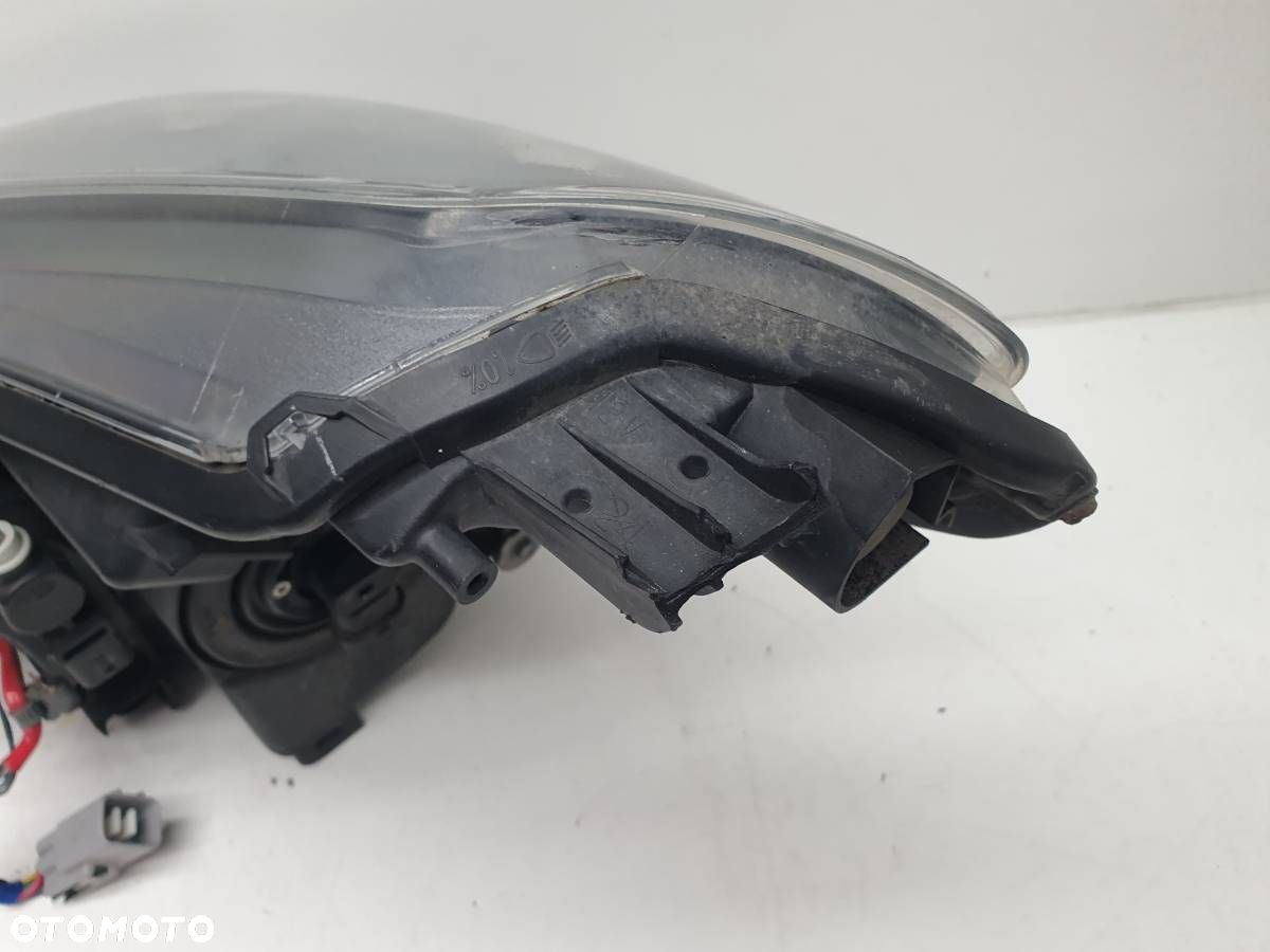 LAMPA PRZÓD PRAWA TOYOTA YARIS III SOCZEWKA EUROPA USZKODZONA - 8