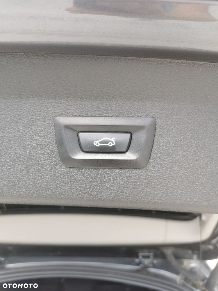 BMW X1 sDrive16d - 9
