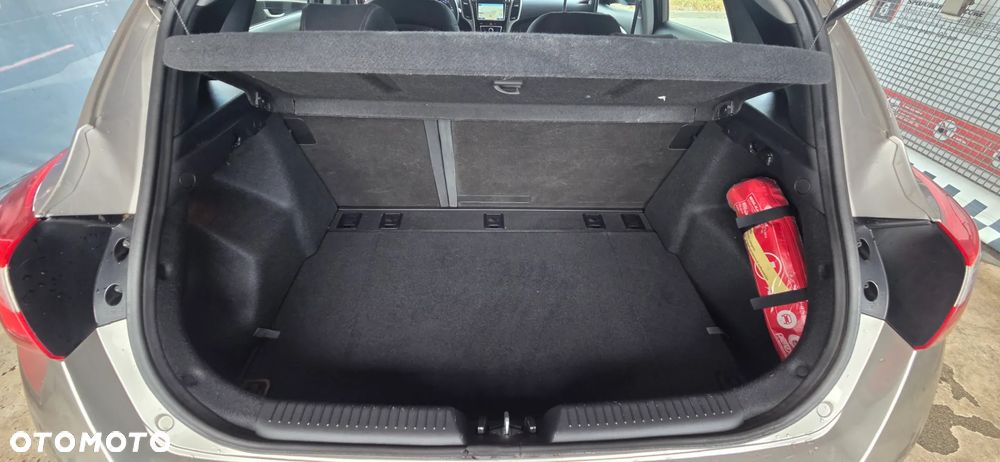 Hyundai i30 1.6 CRDi Premium - 32