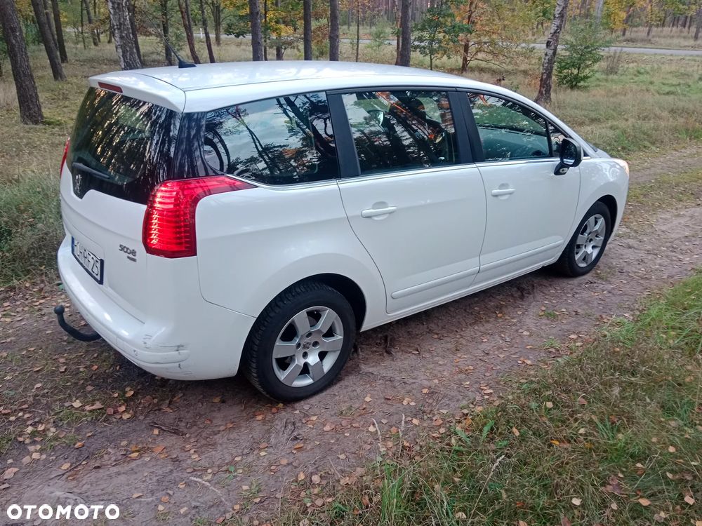 Peugeot 5008 - 8