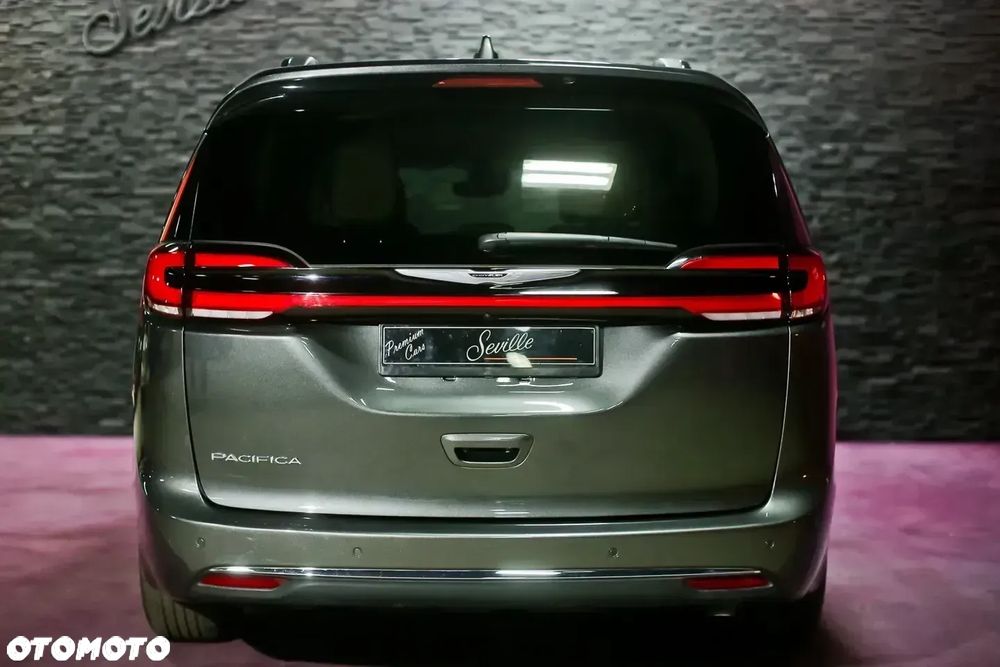 Chrysler Pacifica - 12