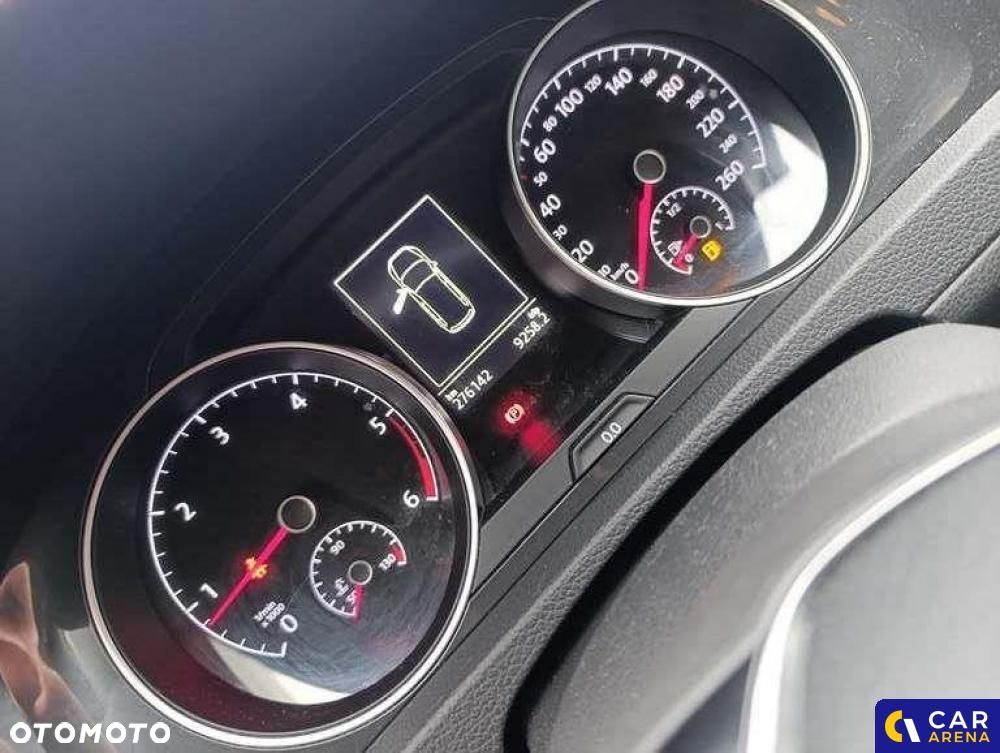 Volkswagen Golf - 6