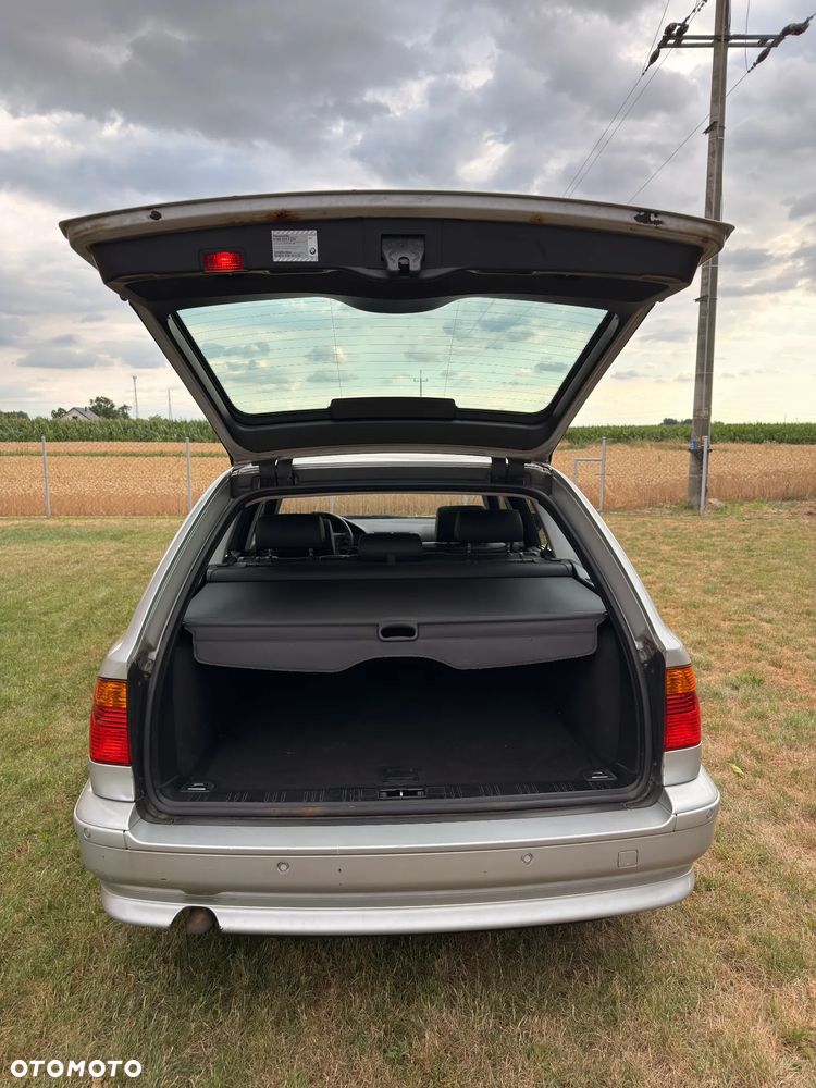 BMW Seria 5 525d - 16