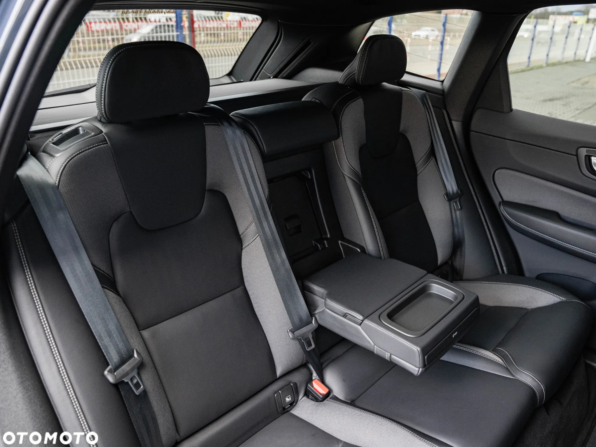 Volvo XC 60 B4 D AWD Ultimate Dark - 28
