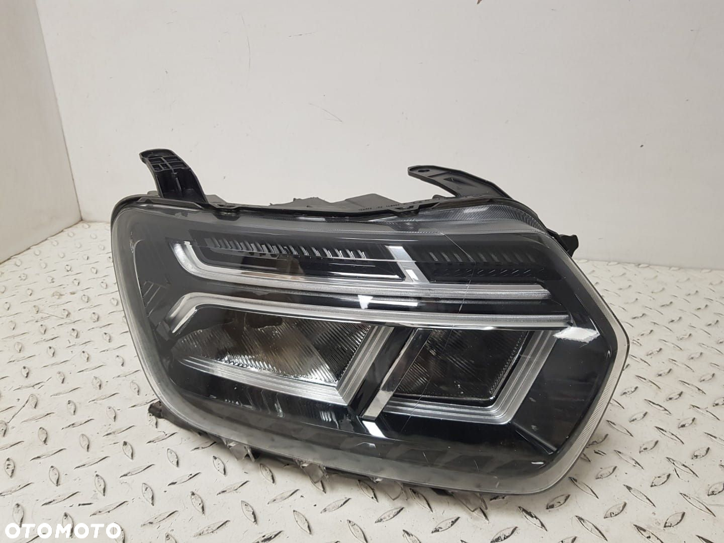 DACIA DUSTER 2 II LIFT 21- LAMPA PRAWA PRZEDNIA PRAWY PRZÓD  LED 260101613R EUROPA ORYGINAŁ - 2