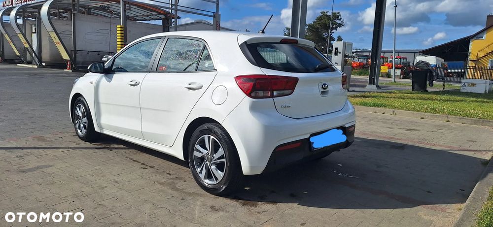 Kia Rio 1.2 L - 5