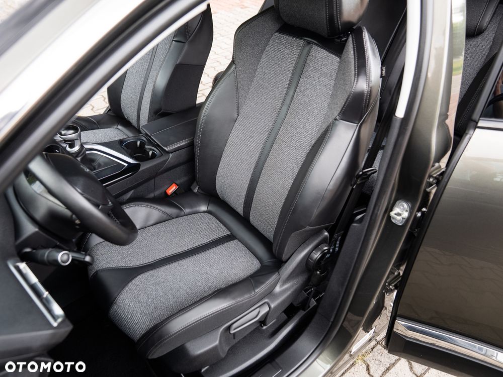 Peugeot 3008 1.2 PureTech Allure - 24