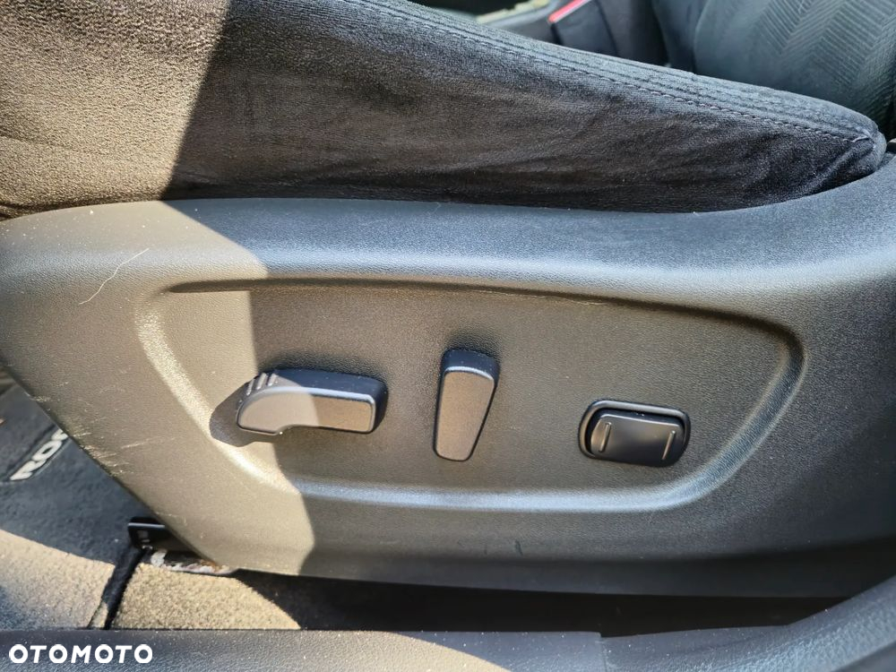 Nissan Rogue - 30