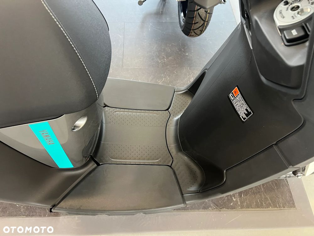 Yamaha Neos - 8