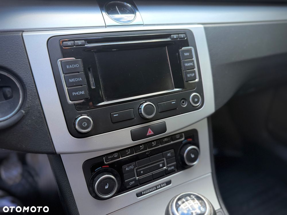 Volkswagen Passat 1.6 TDI DPF BlueMot Trendline - 15