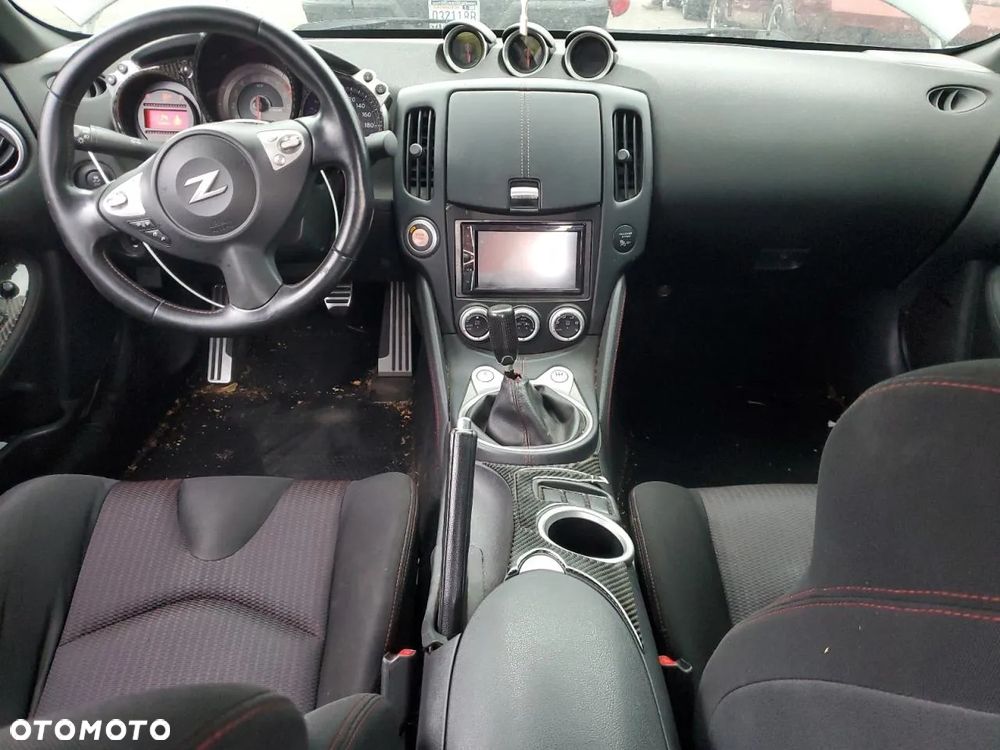Nissan 370 Z - 8