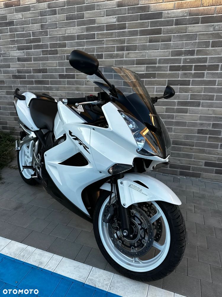 Honda VFR - 3