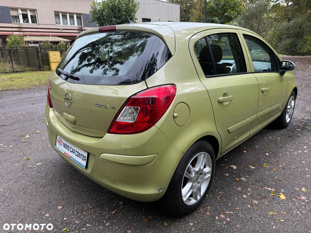 Opel Corsa 1.4 16V Innovation - 11