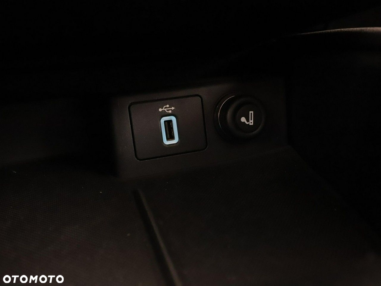 Ford Focus 1.5 EcoBlue Start-Stopp-System TITANIUM - 28
