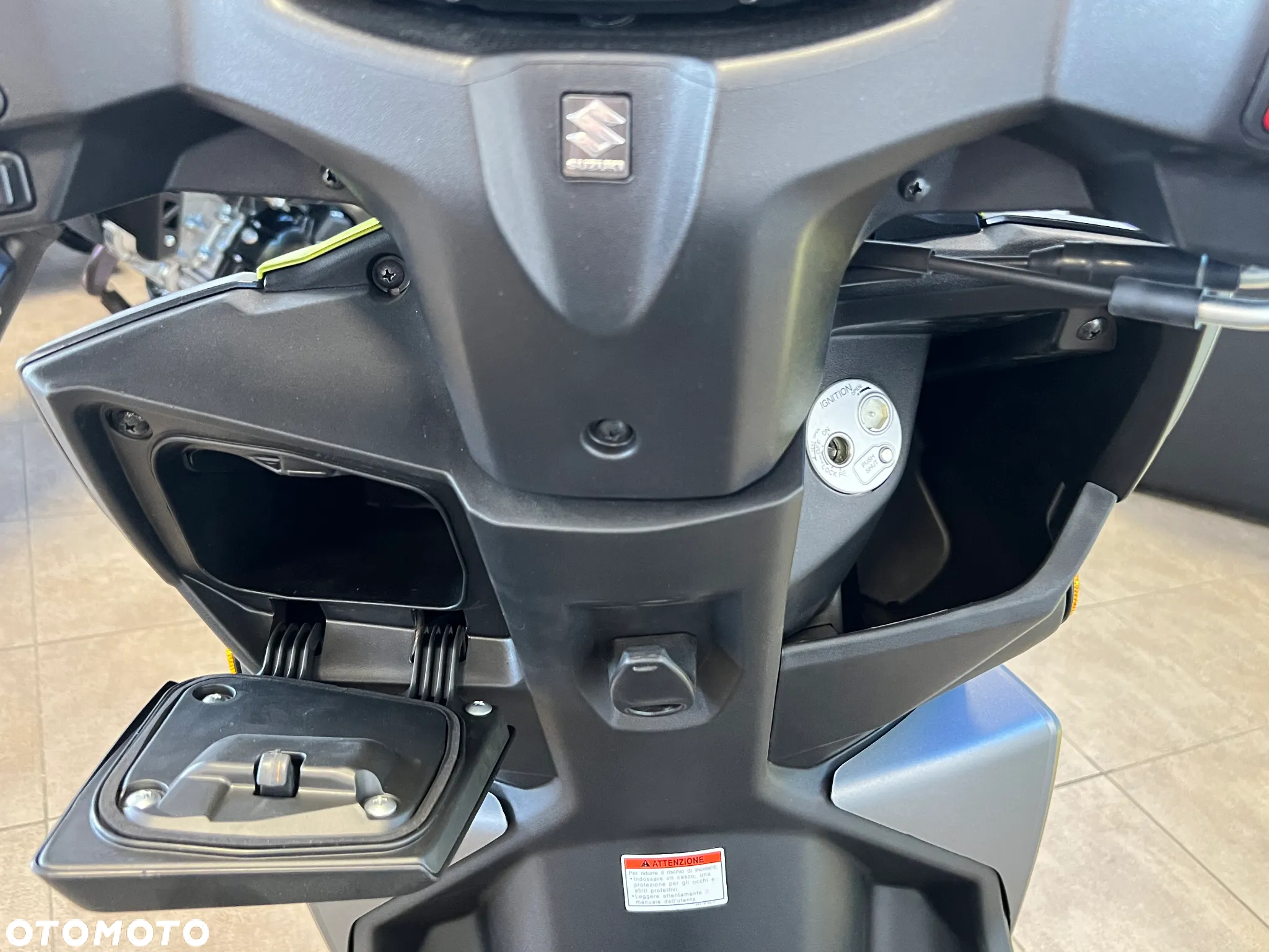 Suzuki Avenis - 6