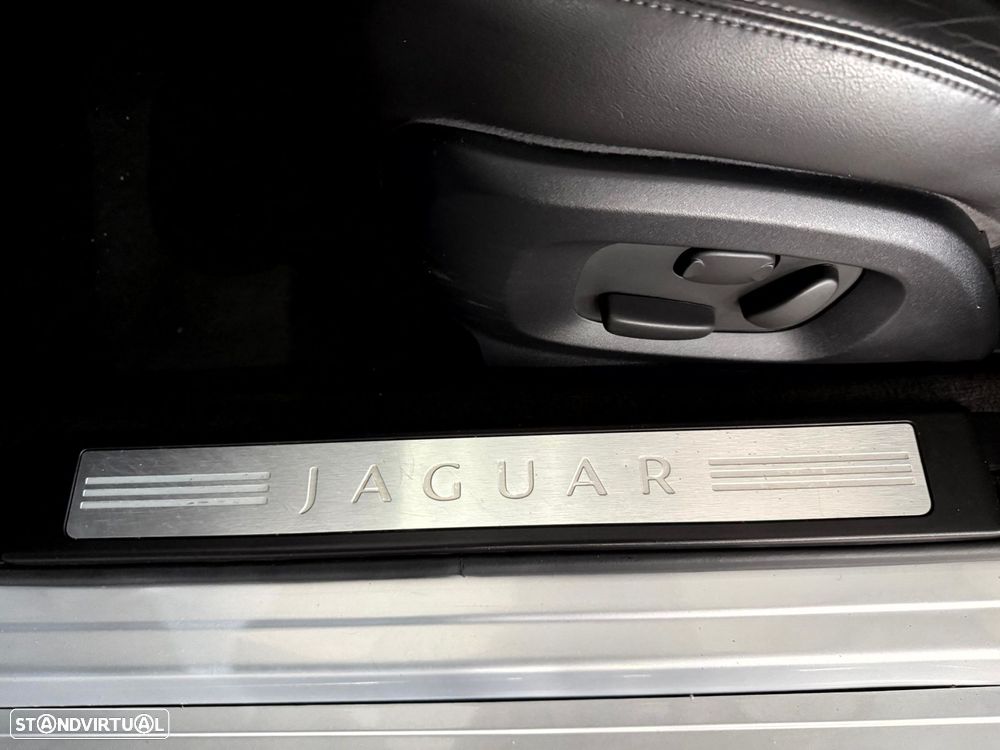 Jaguar XF 2.2 D Premium Luxury - 28