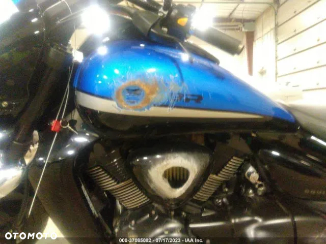 Suzuki Intruder - 12