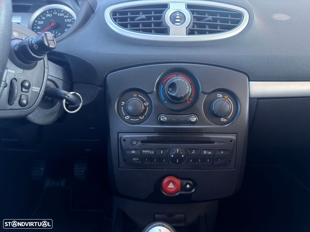 Renault Clio 1.2 16V Fairway - 12