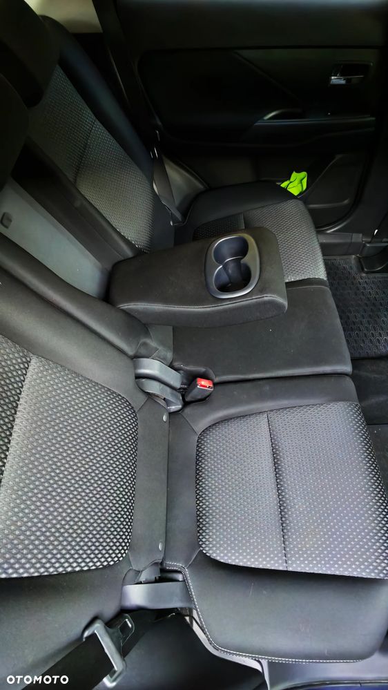 Mitsubishi Outlander 2.0 Intense + Navi 4WD CVT - 22