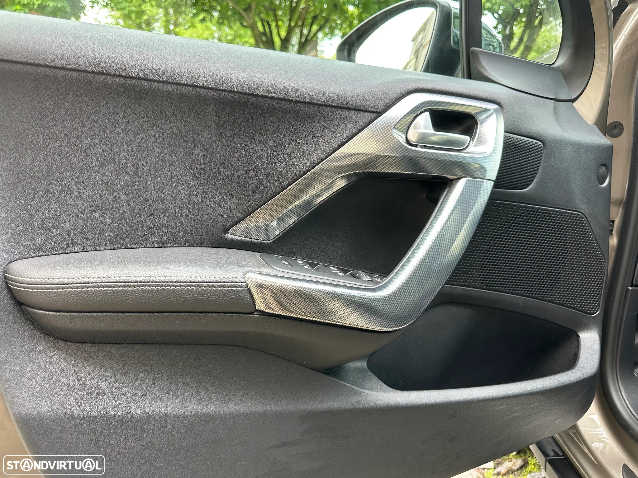 Peugeot 2008 1.2 PureTech Allure EAT6 - 21